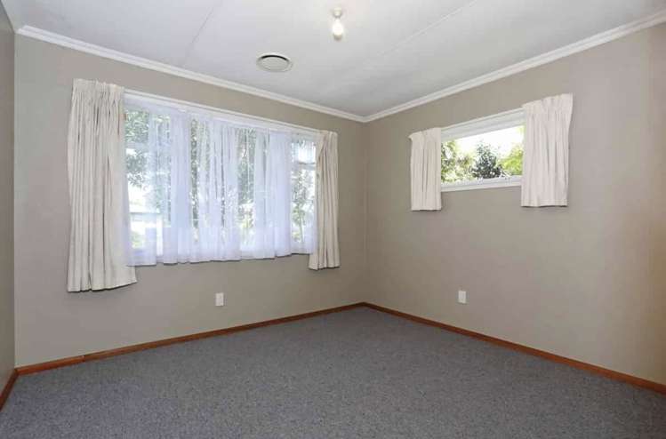 8 Nairn Crescent Awapuni_13