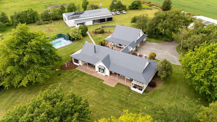 764 Courtenay Road Charing Cross_36