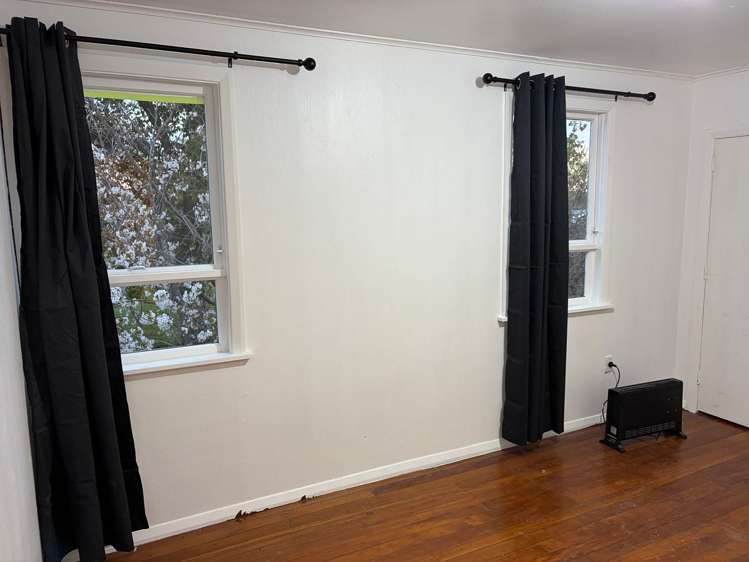 806 Takapu Place Camberley_4
