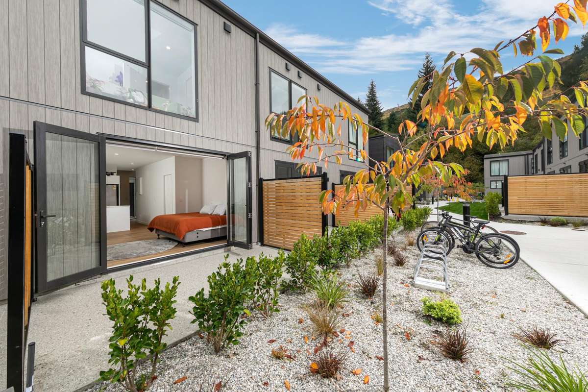 16/161 Arthurs Point Road_0