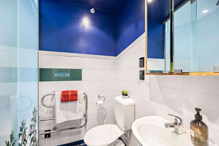 2F/51 Webb Street Mount Cook_6