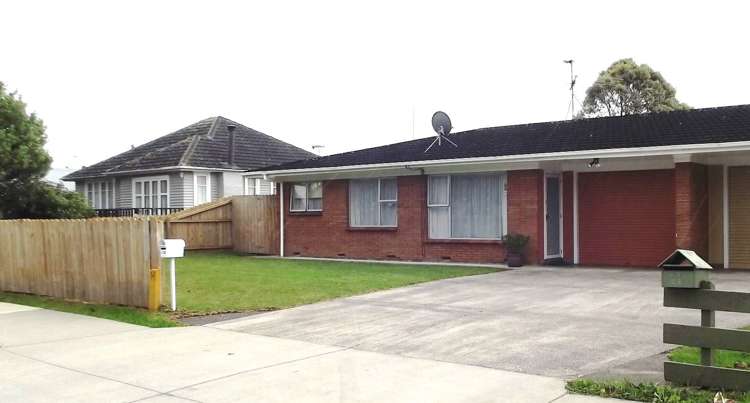 2/35 Beach Road Pahurehure_16