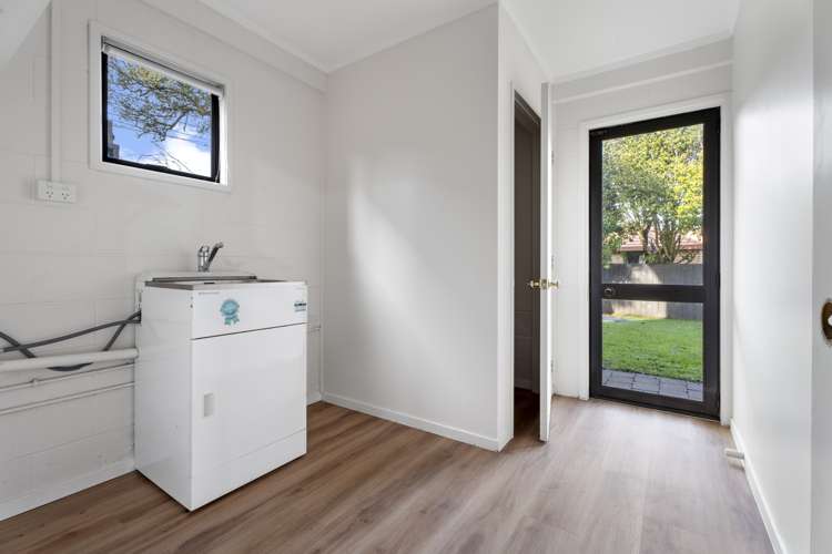 53 Lansdowne Crescent Glenview_15