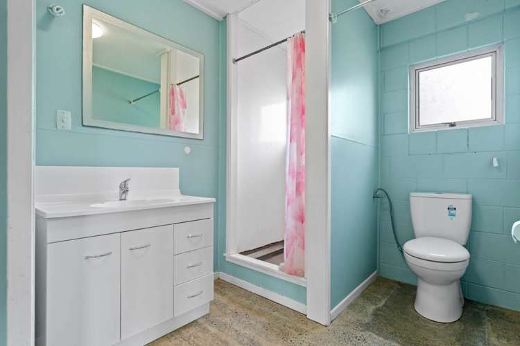 28 Pyle Road West One Tree Point_25
