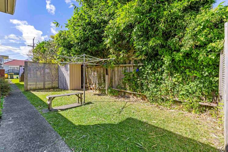 2/9 Moana Avenue Belmont_8