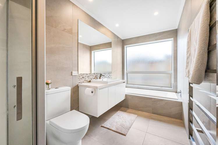 81 Colonial Drive Silverdale_13