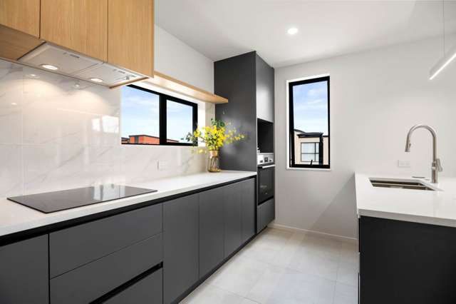 13 Papatahi Lane Flat Bush_3