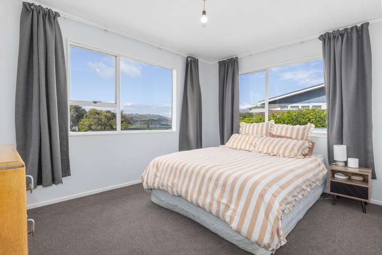 2 Pennant Grove Titahi Bay_10