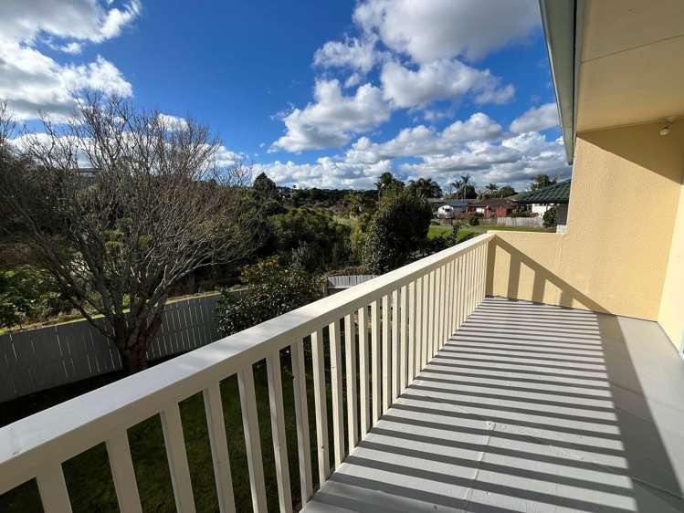 2/7 Marbeth Court Botany Downs_13