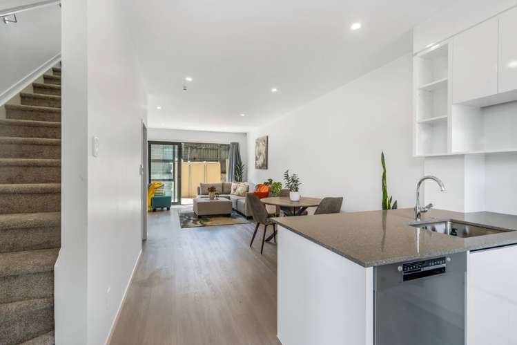 43c Fitzherbert Avenue West Harbour_12