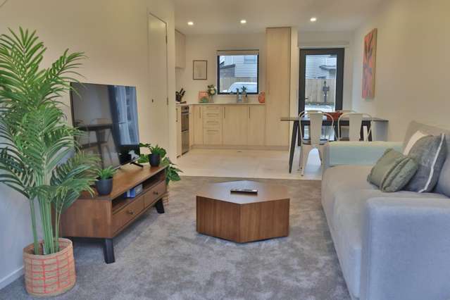 2/23 Awaroa Road Sunnyvale_1