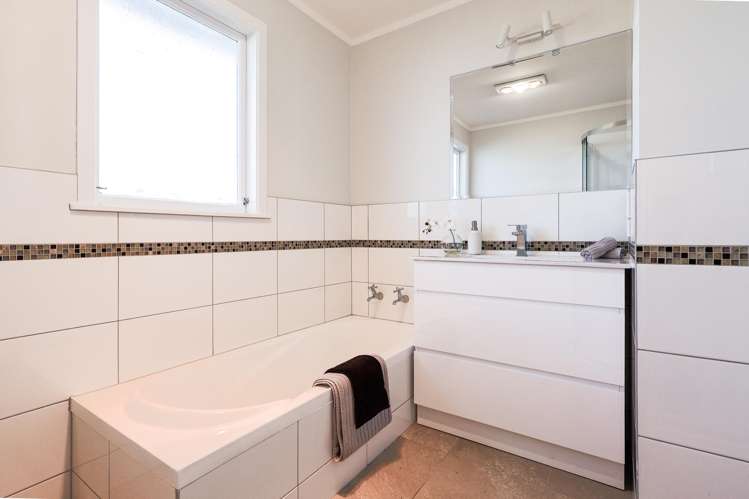 7 Karamea Grove Wainuiomata_13