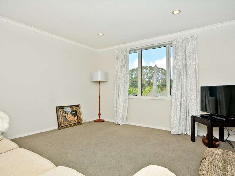 9 Cabourne Drive Glenview_10