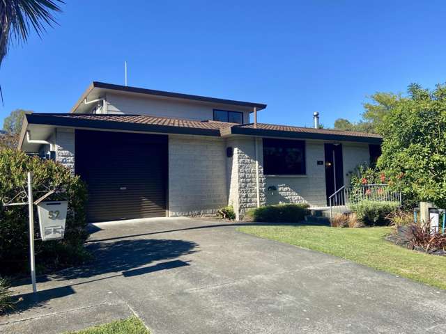 James Cook Street, Havelock North