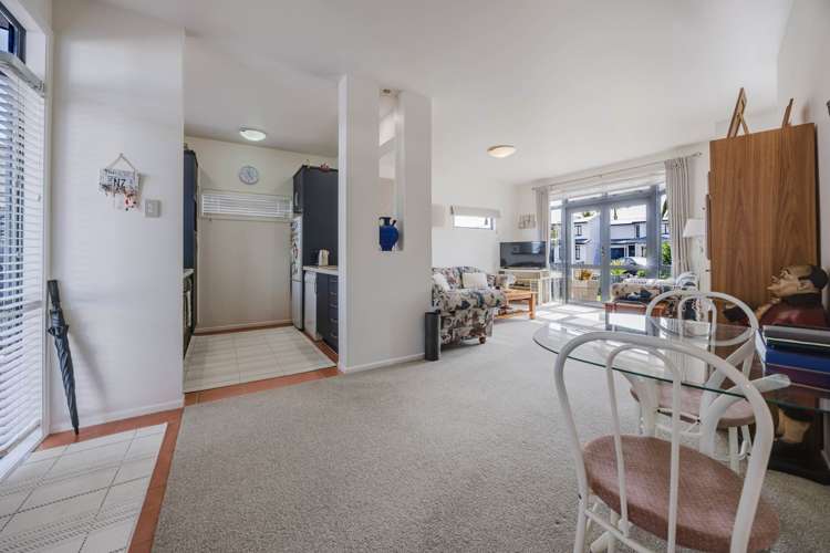5/2 Armoy Drive East Tamaki_7
