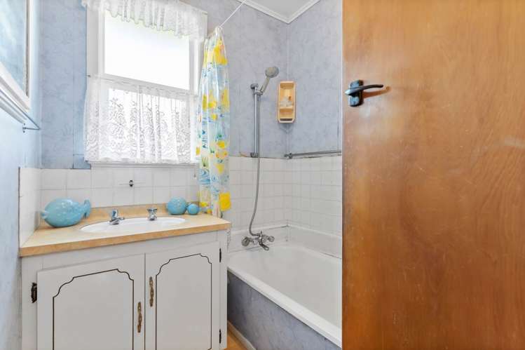 126 Parkhurst Road Parakai_17