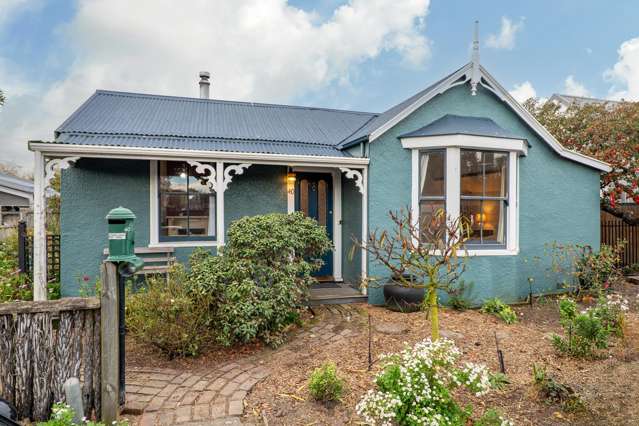 Freestanding and freehold - central Merivale