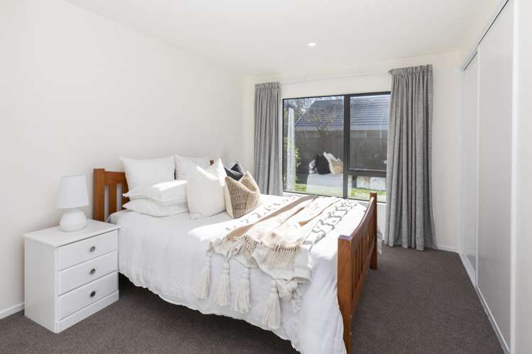 54 Regency Crescent Redwood_21