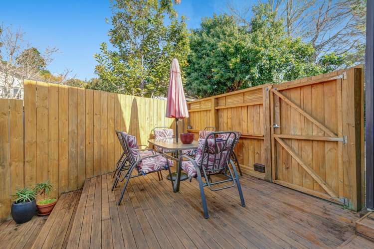 1/21 Ayton Drive Totara Vale_16