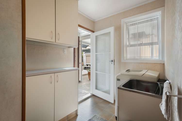 435 Fergusson Drive Thames_16