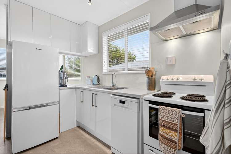 15A Pencarrow Crescent Wainuiomata_6