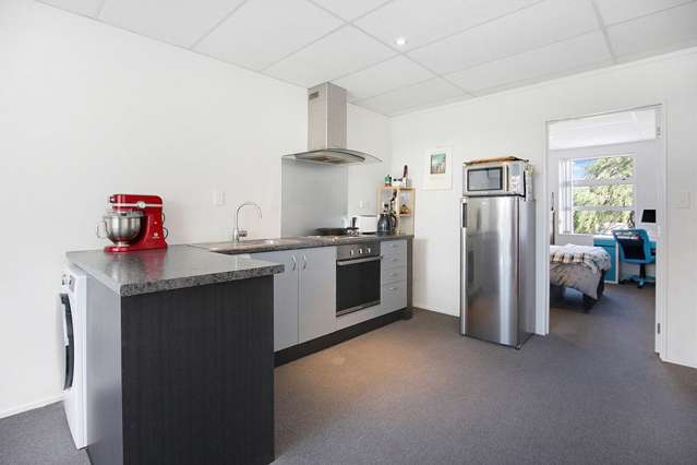 2/6 Raycroft Street Waltham_4