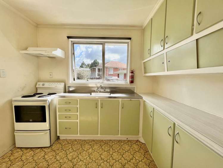 2/1 Sturges Road Henderson_6