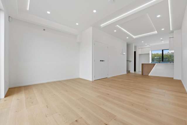Unit 8/83 Otuwairoa Esplanade Papakura_4