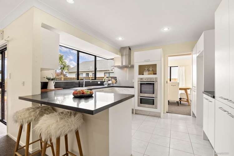 32 Lexington Drive Botany Downs_7