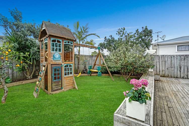 4 Tiroroa Avenue Te Atatu South_1