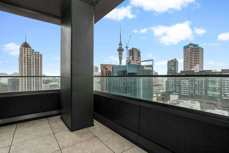 2407/10 Commerce Street City Centre_10