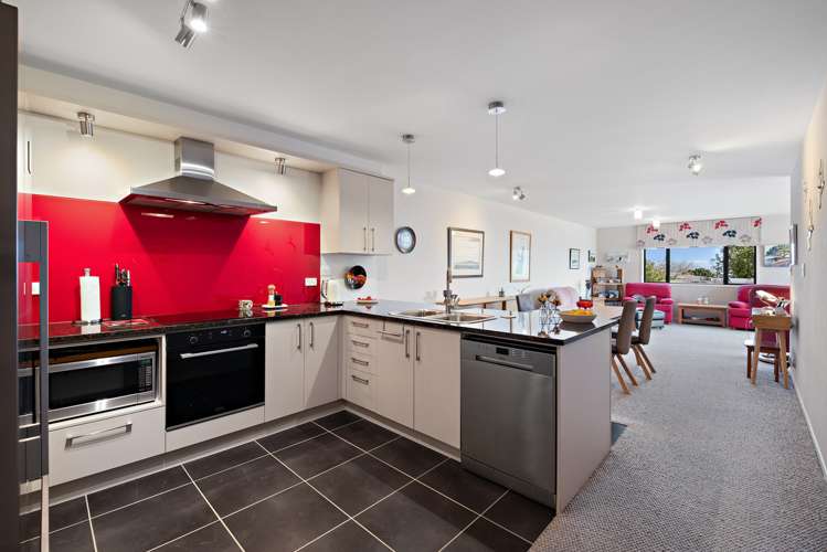 2a/12 Seaway Road Clarks Beach_3