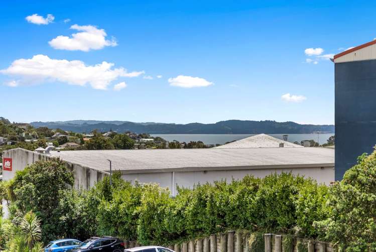 215/17 Link Crescent Stanmore Bay_13