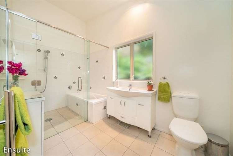 76 Heretaunga Square Silverstream_11