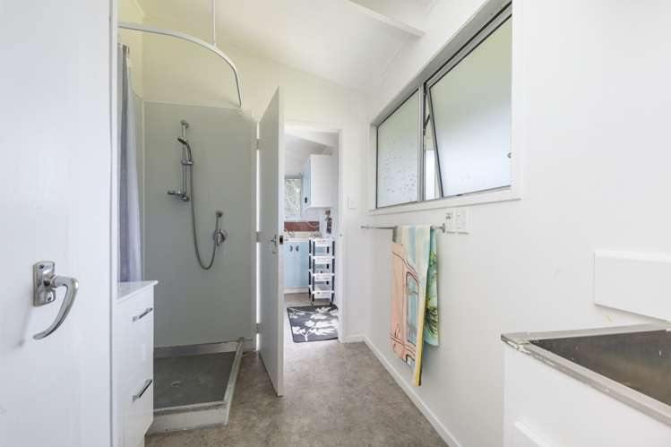 13 Te Ahuahu Road Piha_11