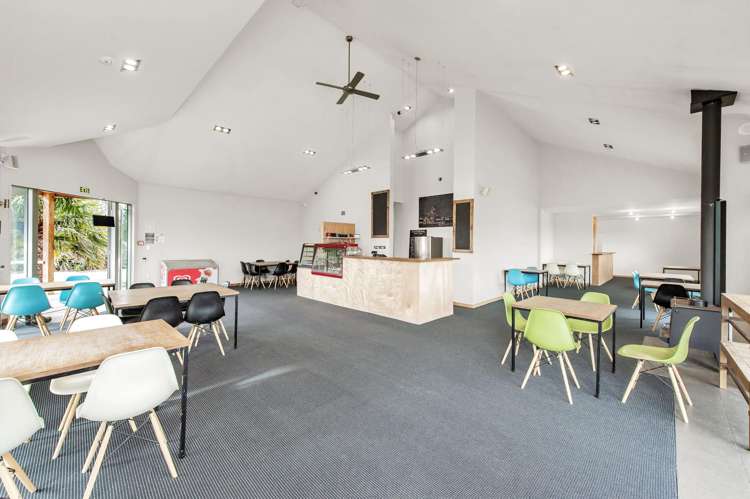 5695 West Coast Road Springfield_8