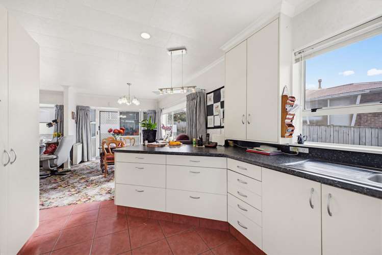 66 Tukapa Street Westown_11
