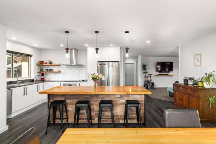 56 Travis Country Drive Burwood_3