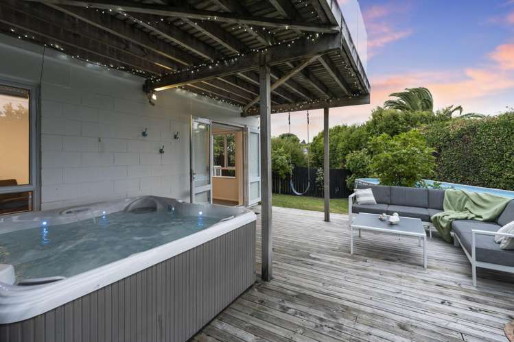 19 Mayfair Crescent Mairangi Bay_17