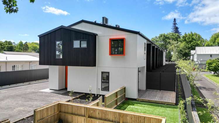 1/18 Stanley Street 1055_0