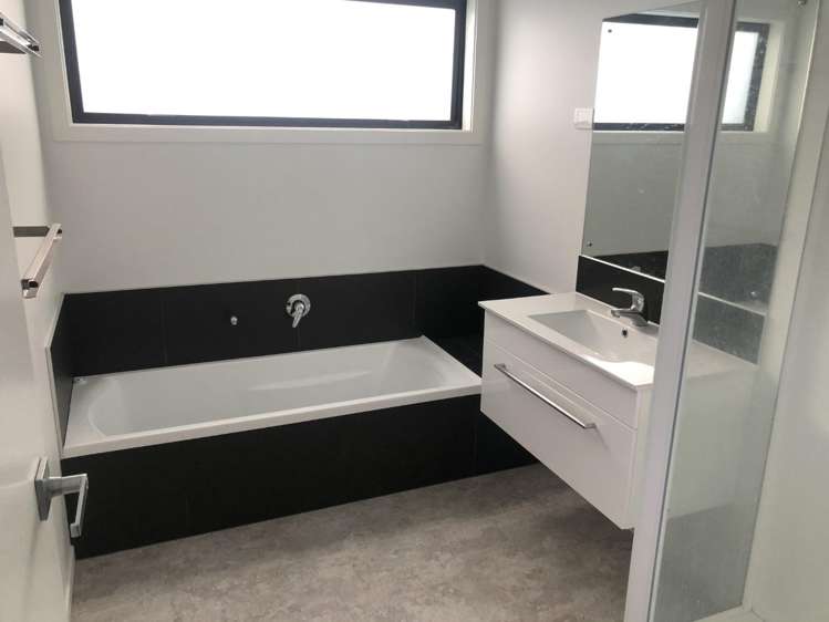 65 Featherstone Drive 2743_14