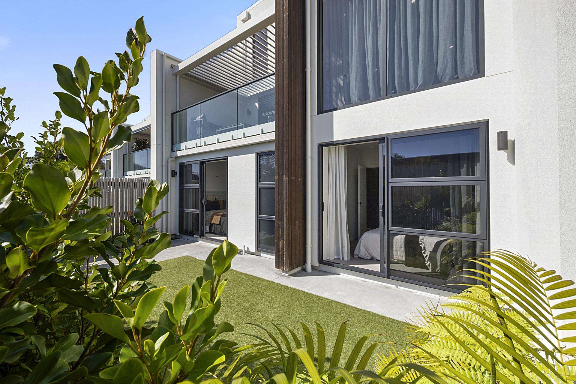 2/11a Baring Terrace Strandon_0