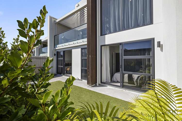 2/11a Baring Terrace_0