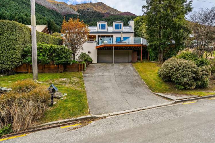 1 Arawata Terrace Fernhill/Sunshine Bay_32