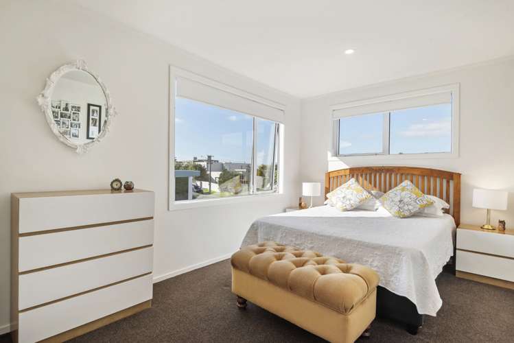 2/28 Beach Road Castor Bay_12