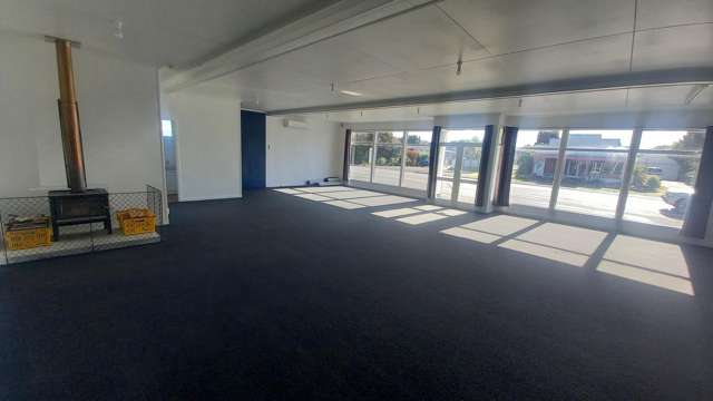 A Very Affordable Renovated 270m2 Home On 1029m2!!