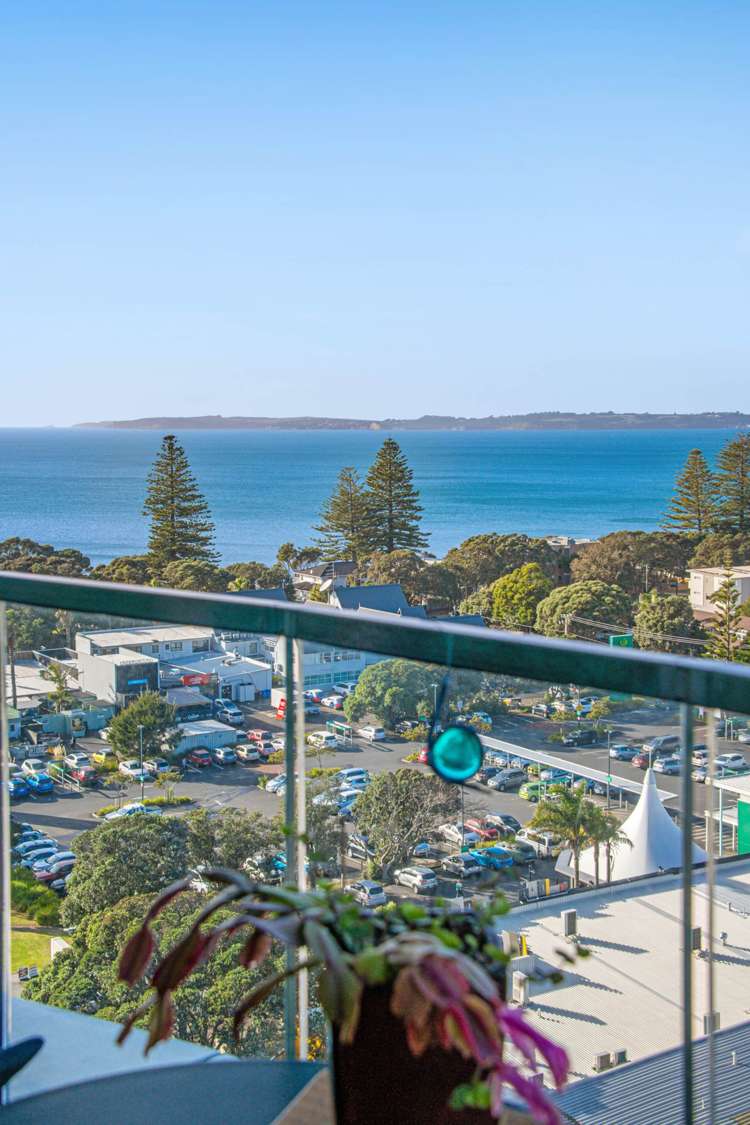 1111/11 Tamariki Avenue Orewa_17