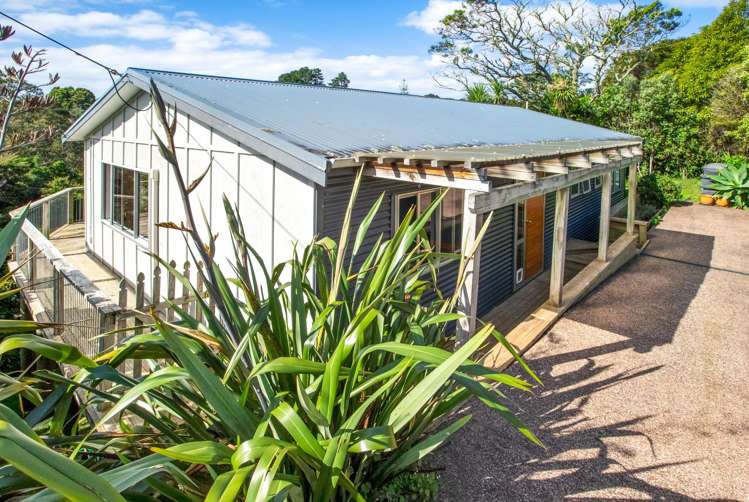 37 Trig Hill Road Onetangi_11