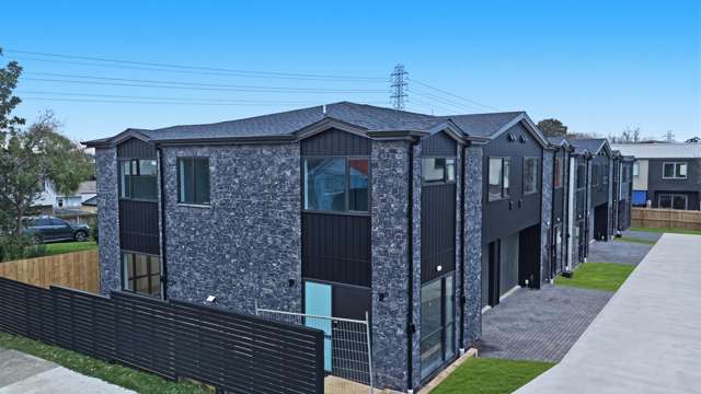 Central Location | Brand New | Mangere East Living