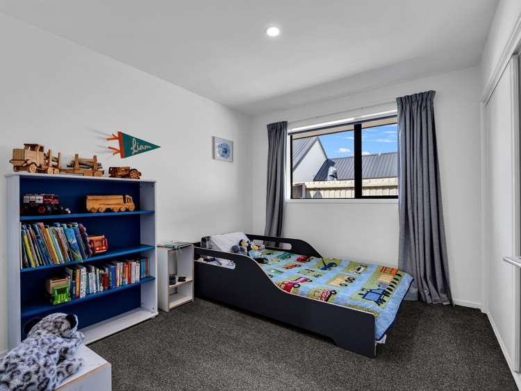 98 Sunline Avenue Lincoln_17